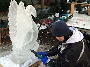 swan ice sculpture